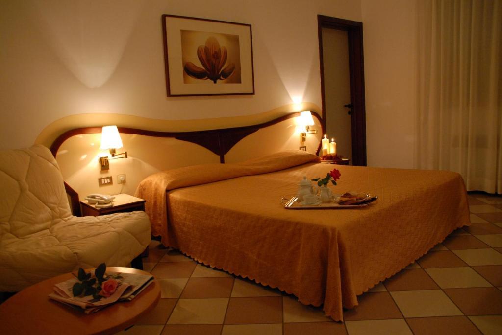 Hotel La Fenice Формиджине Номер фото