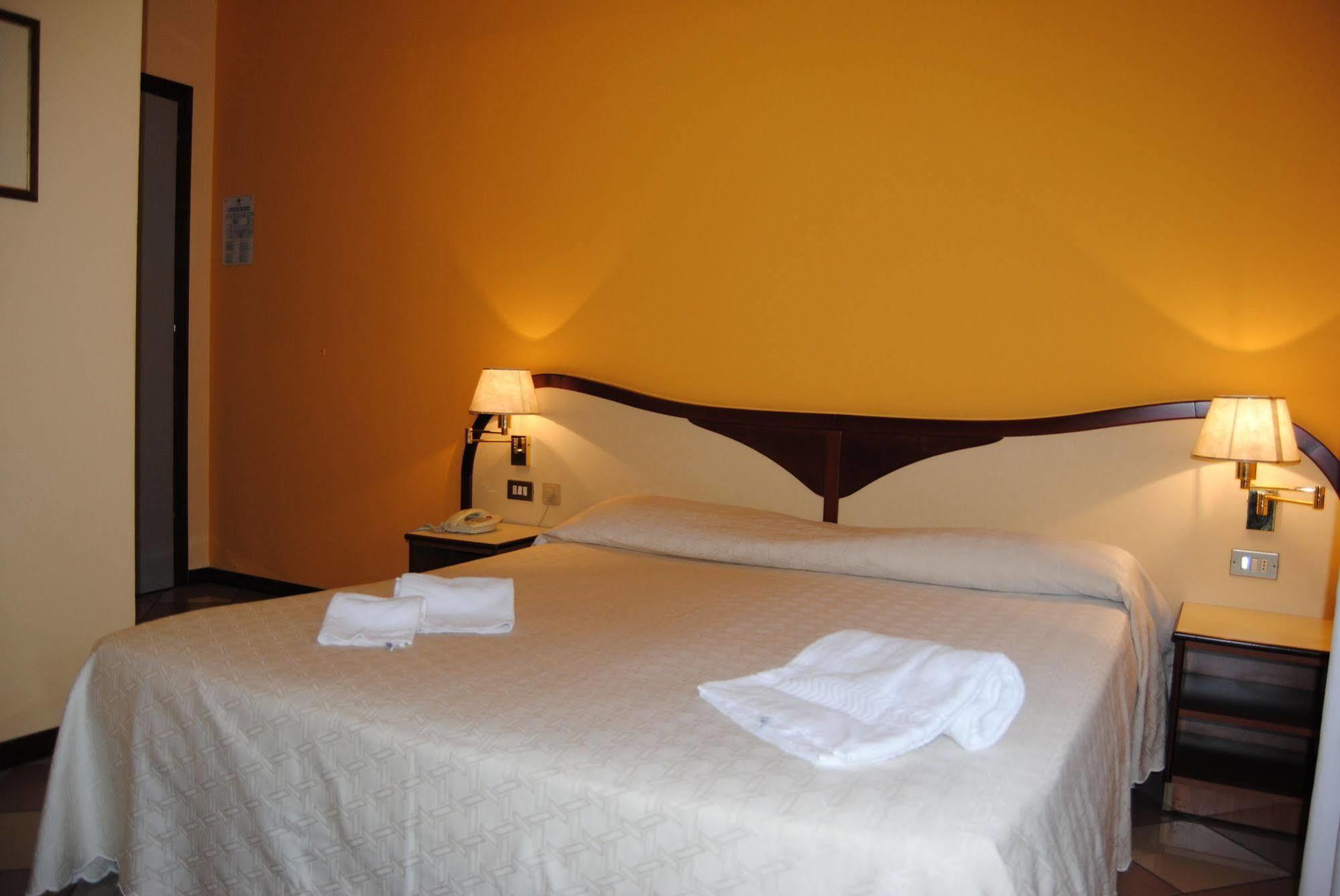 Hotel La Fenice Формиджине Экстерьер фото