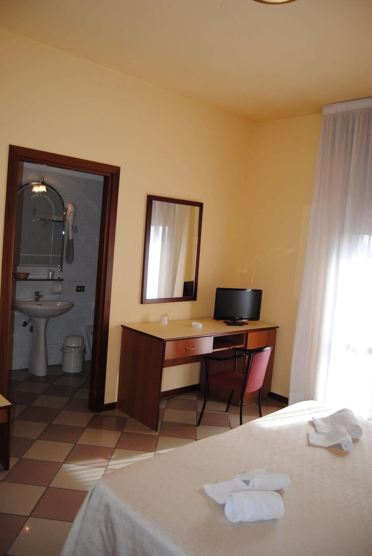 Hotel La Fenice Формиджине Экстерьер фото