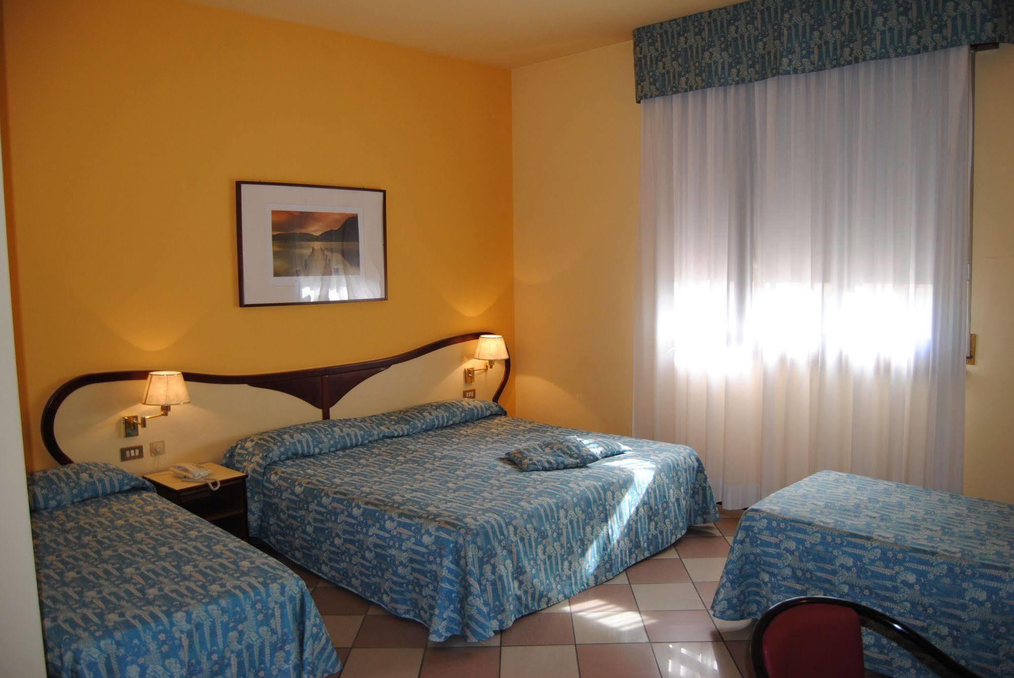 Hotel La Fenice Формиджине Экстерьер фото