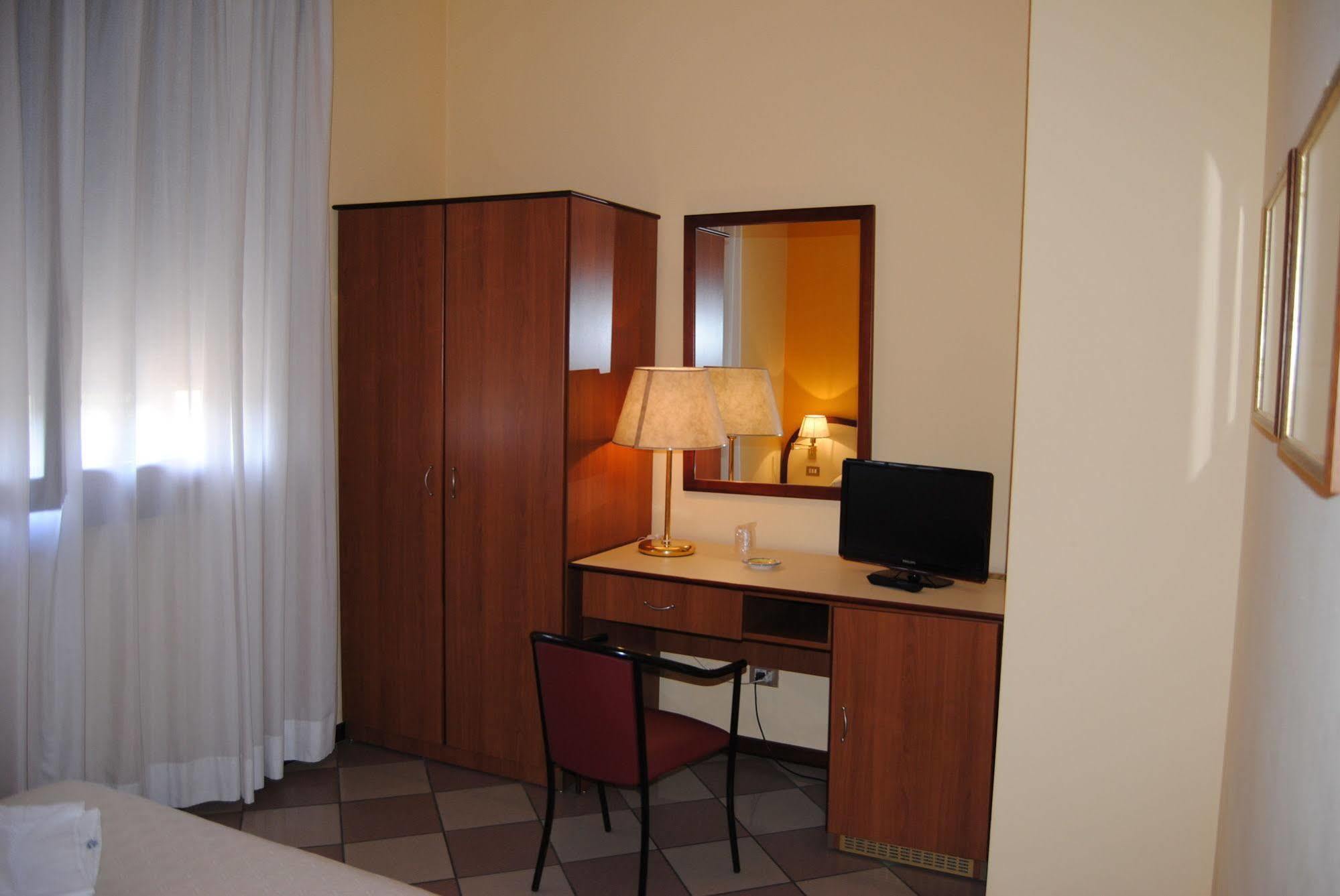 Hotel La Fenice Формиджине Экстерьер фото