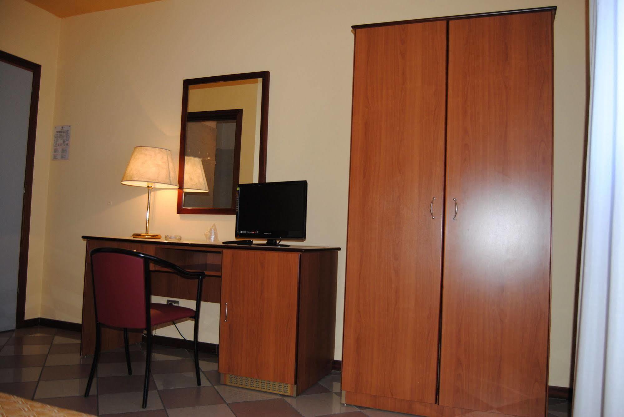 Hotel La Fenice Формиджине Экстерьер фото