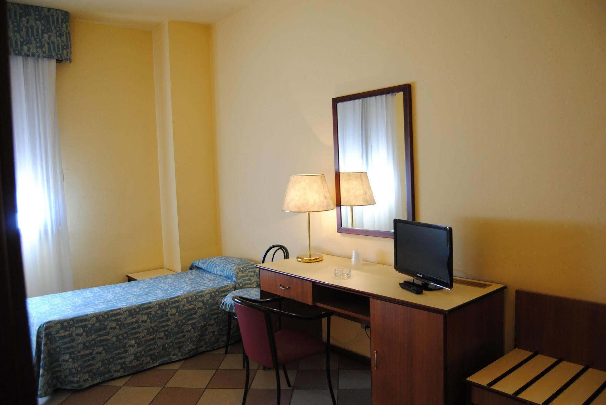 Hotel La Fenice Формиджине Экстерьер фото