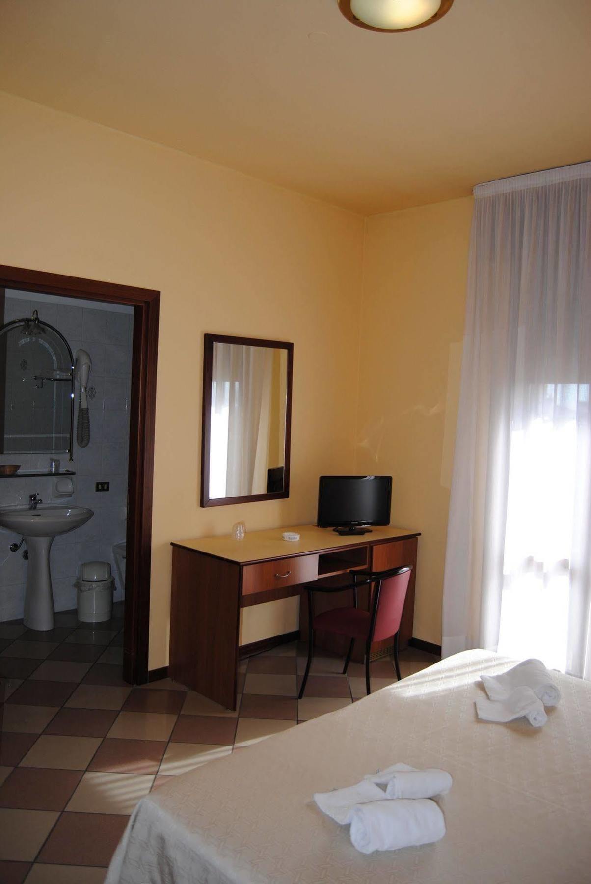 Hotel La Fenice Формиджине Экстерьер фото